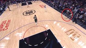 NBA／布雷獸邊線球失誤…主播驚呆
NBA,密爾瓦基公鹿,Eric Bledsoe
翻攝自YouTube Bleacher Report