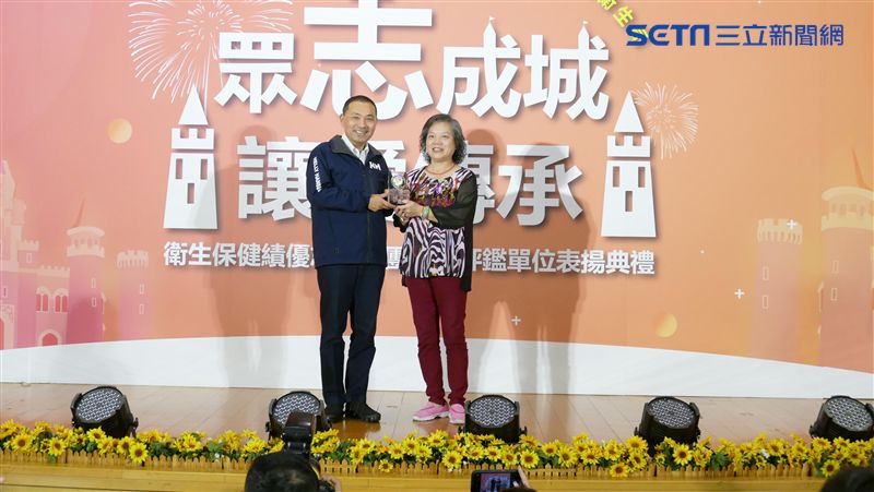 新北績優志工　她服務近萬小時獲表揚