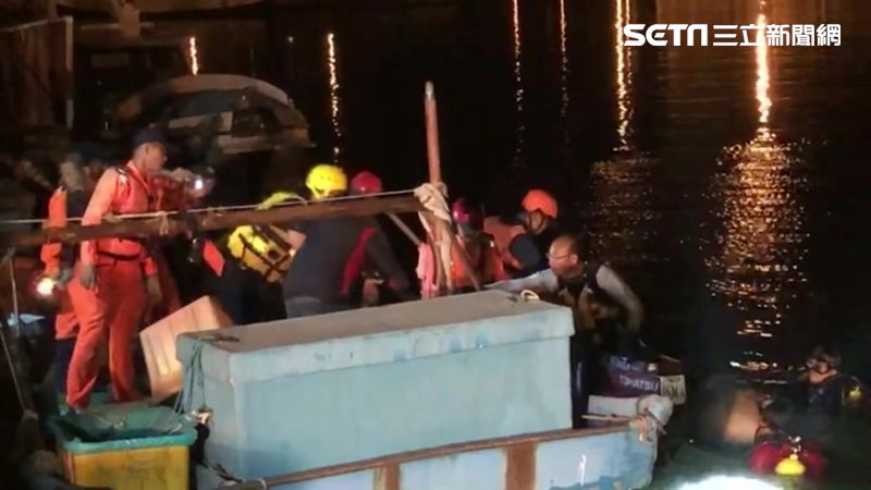 蚵仔寮港傳轎車墜港　撈起1男已死亡