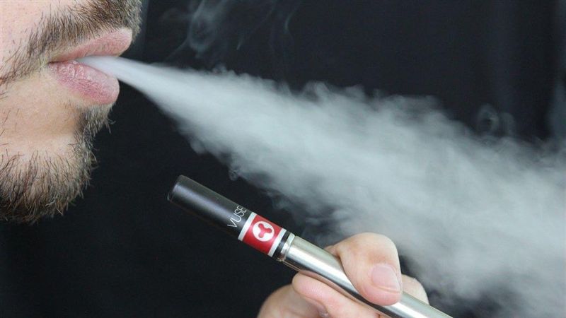 報告：電子菸成分　恐損心血管系統