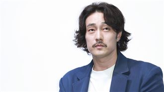 蘇志燮認愛魅力不減！媽媽揹小孩追星