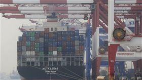 6月出口中止連7黑（2）財政部8日公布6月出口283.9億美元，創歷年同月最高，比去年同月微幅成長0.5%，中止連7個月負成長。中央社記者董俊志攝　108年7月8日