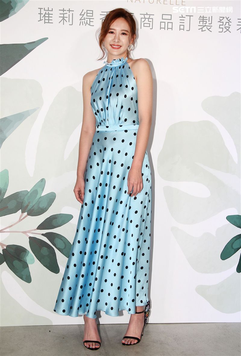 安心亞喜歡男生身上是木質調的香味。（記者邱榮吉/攝影）