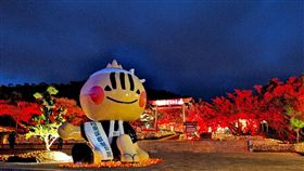 落葉秋楓染紅山頭 
四重溪溫泉公園瀰漫浪漫日式風情