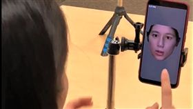 台銀採用耐能技術  門禁考勤靠人臉辨識台灣科學家劉峻誠在美國創辦的耐能（Kneron）與東宜資訊（TIIS）的合作，受到台灣銀行採用，將人臉辨識技術使用在門禁與考勤管理系統。（劉峻誠提供）中央社記者林宏翰洛杉磯傳真  108年9月15日