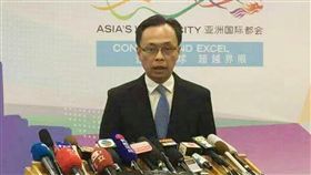 港府：區議會選舉若遇亂 港府已有延期預案香港政制及內地事務局長聶德權6日針對區議會選舉是否因意外而延期說，港府已預留延到12月1日投票的預案，最多不超過14天。若仍無法順利舉行，可由立法會提案暫停另訂日期。中央社記者邱國強北京攝 108年11月6日