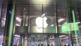 蘋果說明隱私保護新功能蘋果公司（Apple）6日更新隱私權網頁，說明今年推出有關隱私保護和安全性的新功能。圖為位於北京市王府井大街的蘋果直營店。中央社記者吳家豪攝　108年11月6日