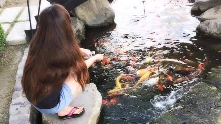 狠扯正妹長髮　大媽：看看是不是假的