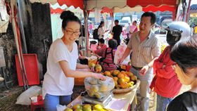 嘉義竹崎椪柑品質佳受歡迎嘉義縣竹崎鄉今年椪柑收成期間雨量少，讓椪柑整體品質提高、甜度足，9日在當地一場農產行銷活動中，相當受到民眾歡迎。中央社記者蔡智明攝　108年11月9日