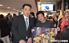 日本球迷來為中華隊接機。（圖／記者王怡翔攝影）