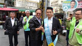 肯定青年參選　名嘴、議員批彩帶相挺