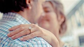 她PO網怨尪買「螞蟻」鑽戒　網傻眼：看過最悲傷的戒指（圖／翻攝自Pixabay）