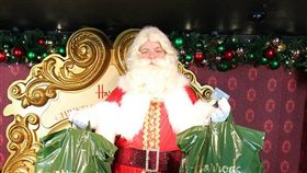 英國哈洛德百貨2019年的耶誕老公公見面會，卻限定給每年消費約新台幣7萬8000元以上的顧客，引發爭議。（圖取自twitter.com/Harrods）