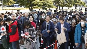 日皇即位遊行 民眾徹夜排隊為一睹德仁雅子風采