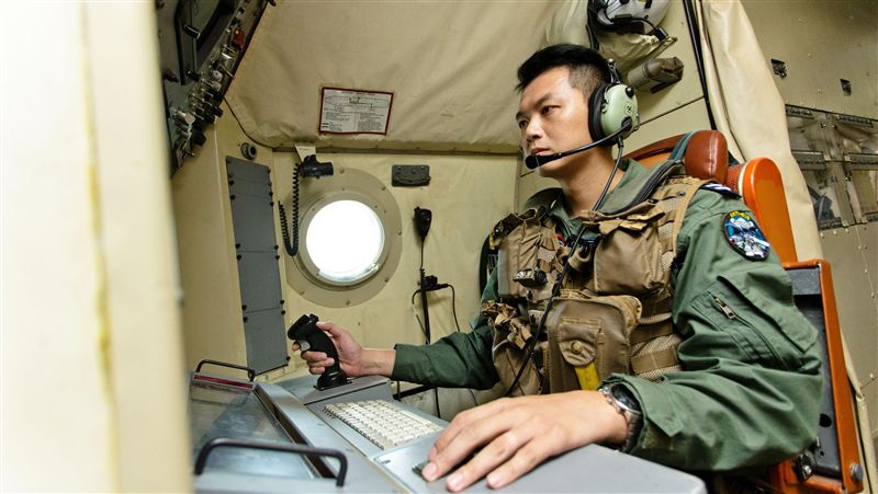 P-3C反潛機　飛行員排泄物要打包