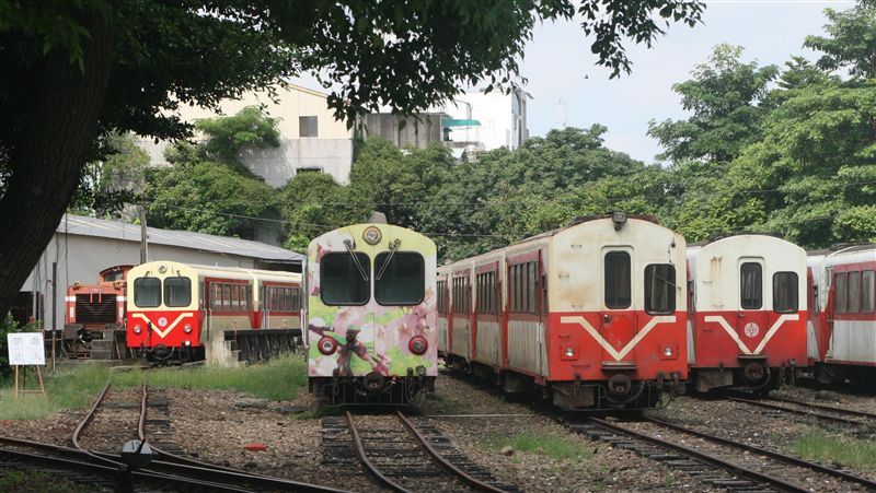 阿里山森鐵降空污　擬換電動機關車頭