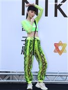 舒子晨首場EP簽唱會現場載歌載舞讓粉絲瘋狂。（記者邱榮吉/攝影）