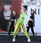 舒子晨首場EP簽唱會現場載歌載舞讓粉絲瘋狂。（記者邱榮吉/攝影）