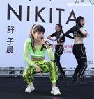 舒子晨首場EP簽唱會現場載歌載舞讓粉絲瘋狂。（記者邱榮吉/攝影）