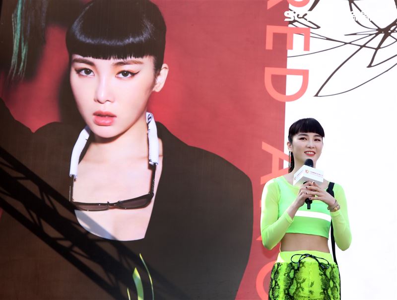 舒子晨首場EP簽唱會現場載歌載舞讓粉絲瘋狂。（記者邱榮吉/攝影）