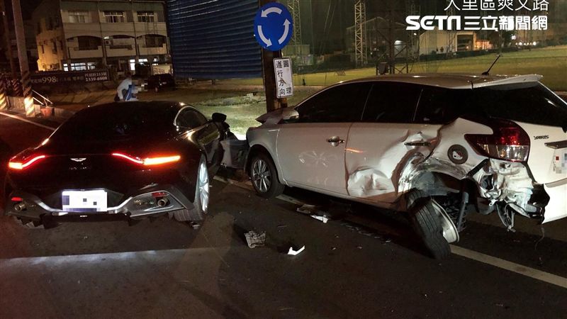 007馬丁超跑撞車　網淚：秒噴千萬