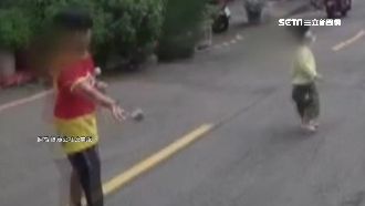 2童路邊扔石K騎士　網怒：爸媽呢？