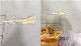 一名網友今（11）在吃早餐時，吃著吃著疑似咀嚼到異物，下一秒竟從手中的鮪魚蛋餅拉出一條「羽毛」，嚇得他直呼超誇張，並在臉書上出示證據；照片一出，底下留言刷一排「超噁」，也有不少網友笑稱「這是新鮮保證」。（圖／翻攝自爆廢公社二館）