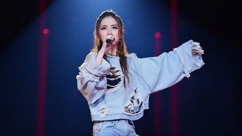 狂落拍盲唱30秒！鄧紫棋道歉曝關鍵