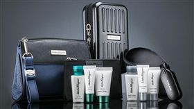 長榮航空過夜包 RIMOWA迷你行李箱造型過夜包 Salvatore Ferragamo 吳季剛過夜睡衣 長榮航空提供