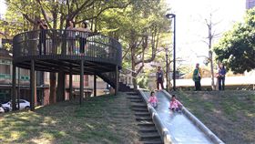 新竹市長和公園已超過28年沒有大規模整修，新竹市政府投入經費進行改善，11日重新啟用，吸引大小朋友造訪感受煥然一新的公園。中央社記者魯鋼駿攝　108年11月11日