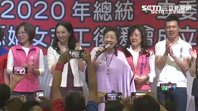 李佳芬稱小學教肛交！律師怒批曝真相