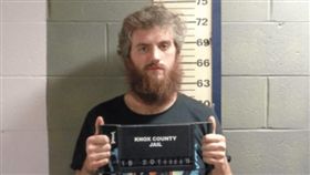 噁！男子與寵物狗愛愛　還拍片邀請正妹「一起3P」
圖／翻攝自推特