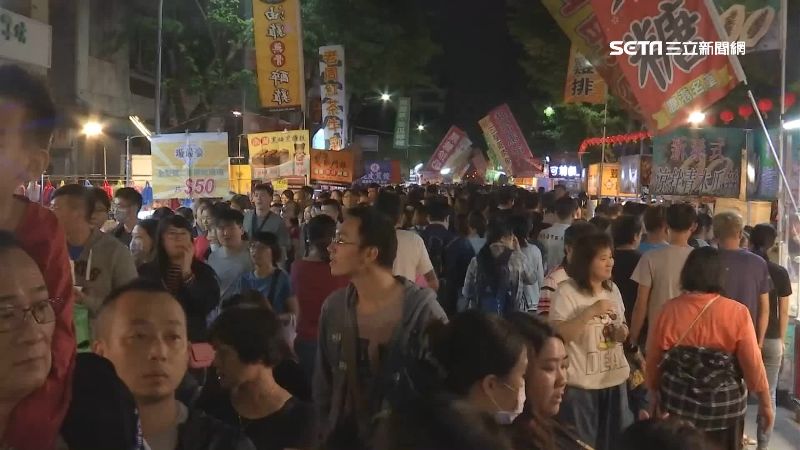 一德夜市熄燈！人潮爆棚排隊2小時