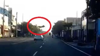 驚悚撞擊曝光！騎士空中飛轉3圈重摔