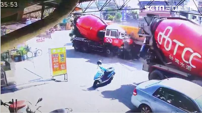 混凝車撞出影分身..網友一直重播