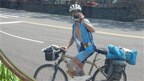 比利時老人單車環台　大讚警察友善道路平坦比利時自行車俱樂部主席米歇爾．卡迪兒（Michel Cordier）10月來台單車環島，回國後在自行車部落格發文，大讚台灣警察友善，道路平坦，將推薦其他同好來台旅遊。（台南市警局第六分局提供）中央社記者張榮祥台南傳真　108年11月12日