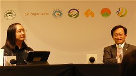 唐鳳與張懋中對談亞洲科學園區協會國際年會12日在新竹國賓大飯店舉行，行政院政務委員唐鳳（左）應邀出席與交通大學前校長張懋中（右）進行對談。中央社記者張建中攝　108年11月12日