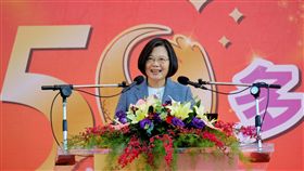 蔡總統出席中科院慶　期許台灣提升國防自主總統蔡英文12日出席中科院50週年院慶活動致詞，期許中科院未來能協助國軍加速不對稱作戰的戰力部署，並落實國防自主原則，增加武器裝備自研自製的比例，刺激國內學術界的基礎研究，帶動國內產業界品質。中央社記者吳睿騏桃園攝　108年11月12日