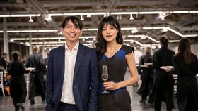 佛羅倫斯雙年展　台灣攝影家廖哲毅奪攝影首獎第12屆義大利佛羅倫斯雙年展得獎名單日前揭曉，台灣攝影家廖哲毅（左）獲攝影類首獎。（Anche Studio提供）中央社記者鄭景雯傳真　108年11月12日