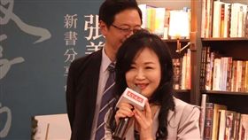 ▲張善政新書簽名會，邀請太太張琦雅當神秘嘉賓（圖／翻攝YouTube）