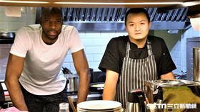 「新台灣人」戴維斯開起餐廳落地生根。（圖／記者劉家維攝影）