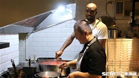 「新台灣人」戴維斯開起餐廳落地生根。（圖／記者劉家維攝影）