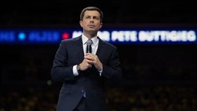 37歲出櫃並已婚的布塔朱吉（圖）首度在州級總統選舉民調取得領先地位，象徵他在民主黨總統提名爭霸戰中屬A咖角色，有望爭取在明年11月大選中迎戰共和黨籍的現任總統川普。（圖取自facebook.com/petebuttigieg1）