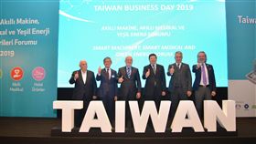 土耳其台灣週登場 貿協瞄準4大產業商機2019土耳其台灣週12日於伊斯坦堡開幕，中華民國對外貿易發展協會秘書長葉明水（右三）、土耳其國會貿易與能源委員會主席Mustafa Elita?（左三）、駐土耳其代表鄭泰祥（左二）等出席。（外貿協會提供）中央社記者廖禹揚傳真 108年11月12日