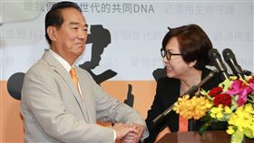 ▲宋楚瑜公布副手余湘，並自爆因為自己是「喜歡吃辣的台灣人」，所以選擇她！（圖／記者林士傑攝）