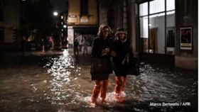 義大利威尼斯昨天遭遇半個多世紀以來最高漲潮水位(twitter)