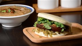 珍奶刈包。（圖／京站提供）