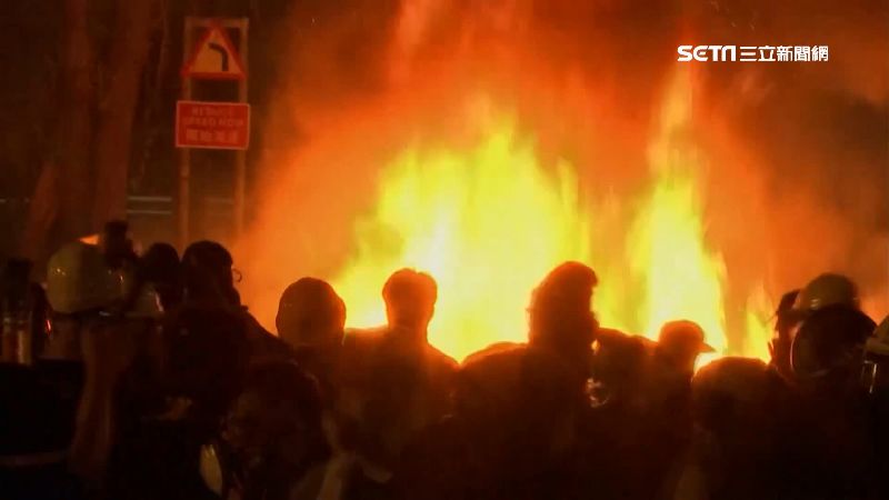 港警強攻中大　外媒疑謀毀互聯網中心
