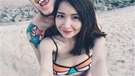 越南網紅訴遭初戀男友拋棄，原因是嫌她胸部小。（圖／翻攝pose.com.vn）