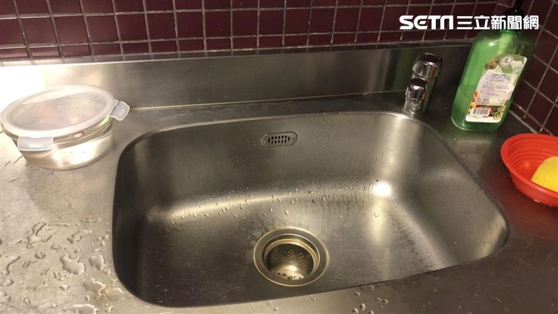 通水槽2千…人妻批「搶劫嗎」遭嗆爆
